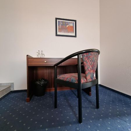 Erbenholz Hotel Laatzen Exteriör bild