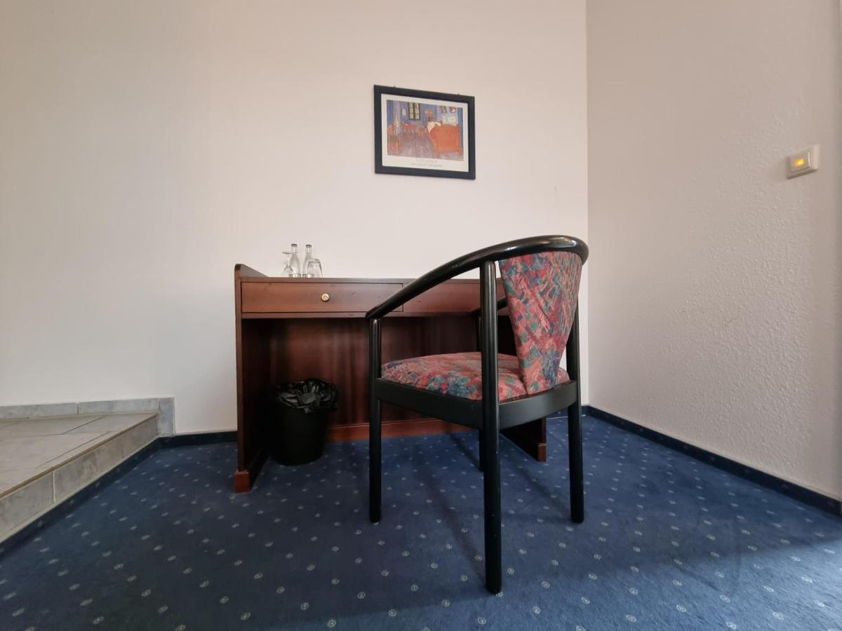 Erbenholz Hotel Laatzen Exteriör bild
