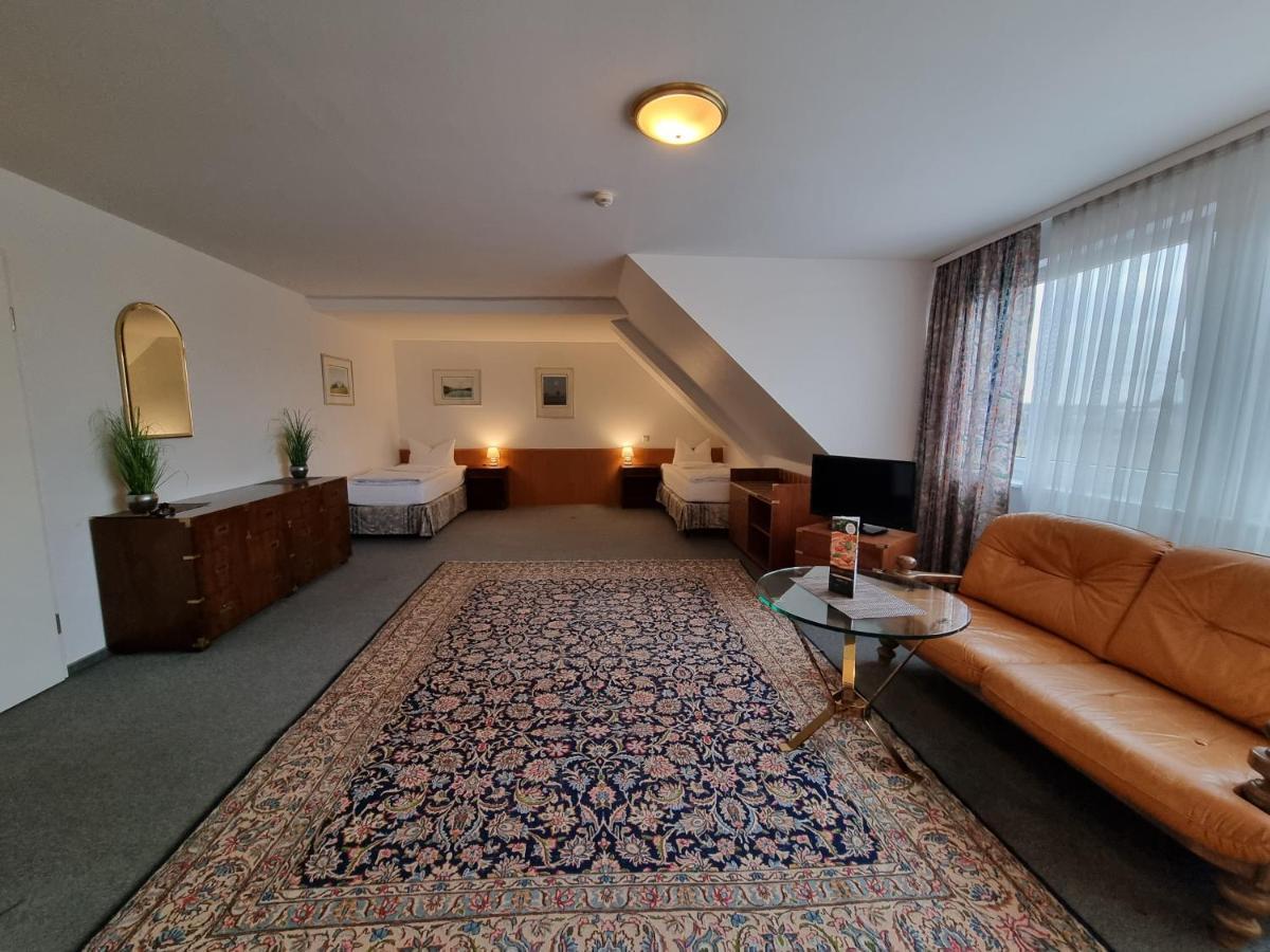 Erbenholz Hotel Laatzen Exteriör bild