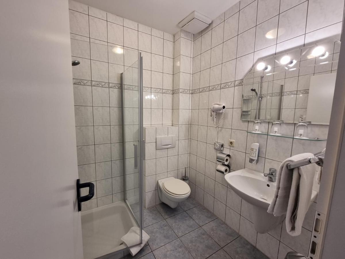 Erbenholz Hotel Laatzen Exteriör bild