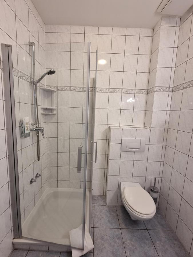 Erbenholz Hotel Laatzen Exteriör bild