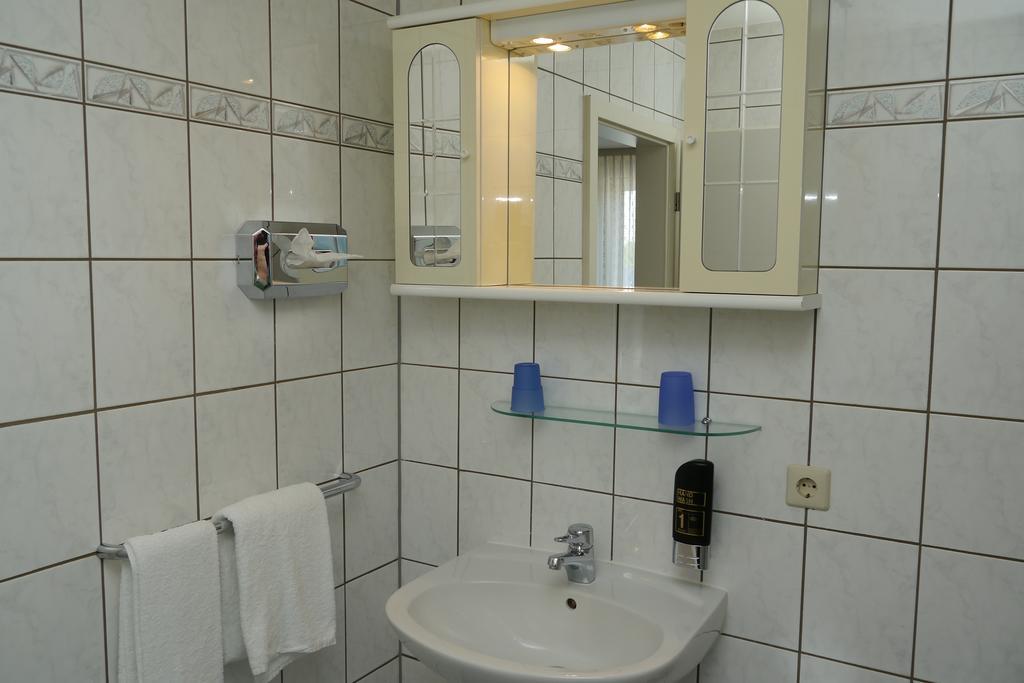 Erbenholz Hotel Laatzen Exteriör bild