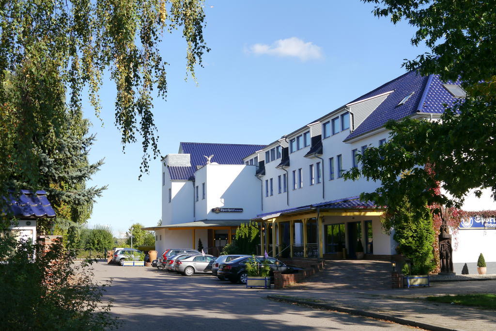Erbenholz Hotel Laatzen Exteriör bild